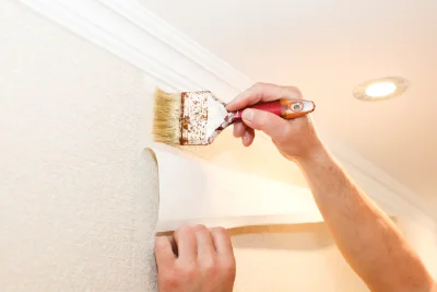 Pose de papier peint à Folies — revêtements muraux et toiles de verre